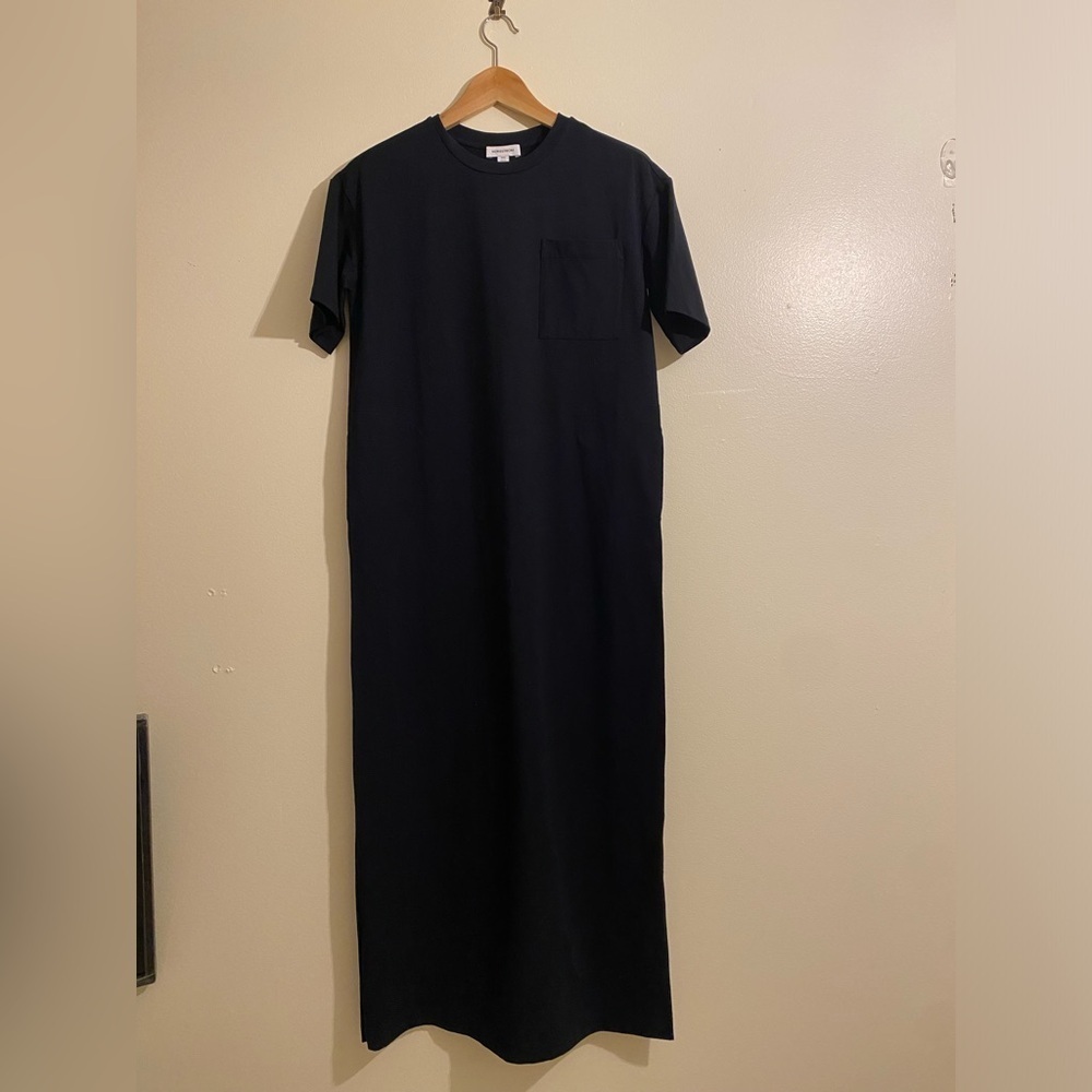 Nordstrom Black Dress with slit & pockets. Size XXS. New. No tags.